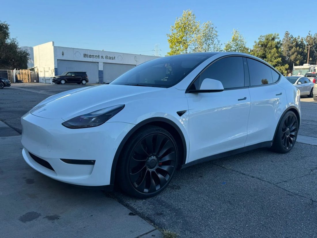 Suv in Azusa, CA, United States 3 - 18699637