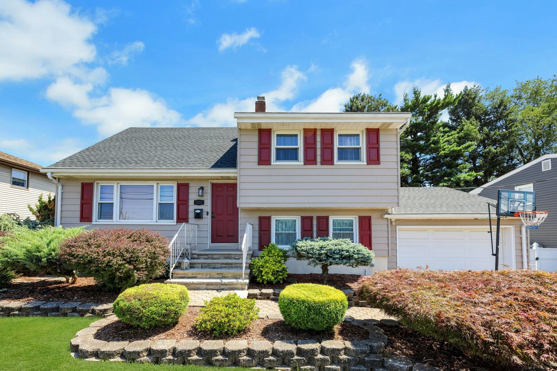 House in Saddle Brook, New Jersey, United States 1 - 18696454