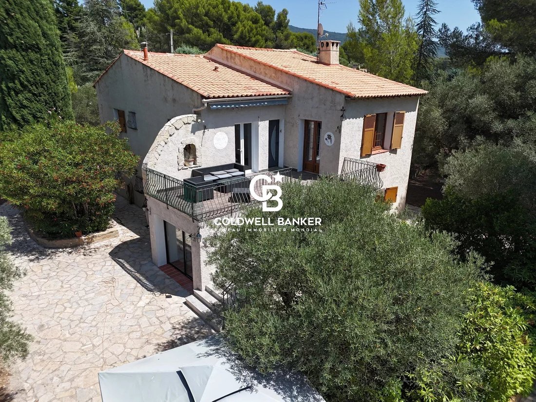 House in Les Freres-Les Cancades-Les Ginestes, Le Beausset, France 2 - 18695957