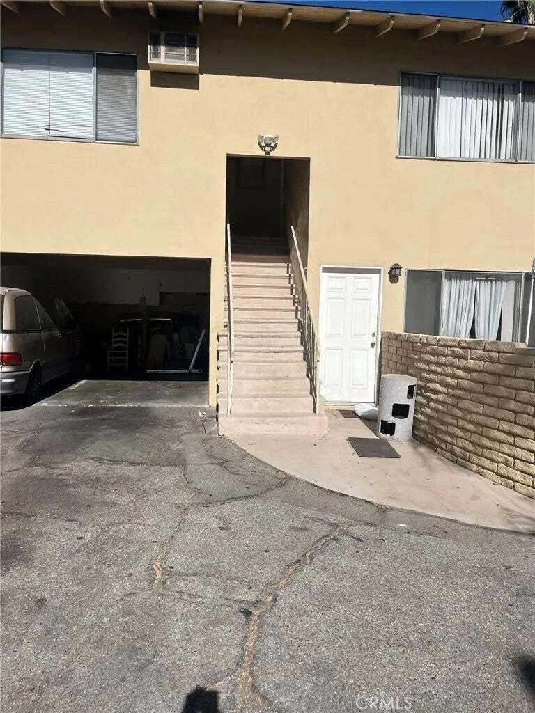 Los Angeles, California, United States 4 - 18698256