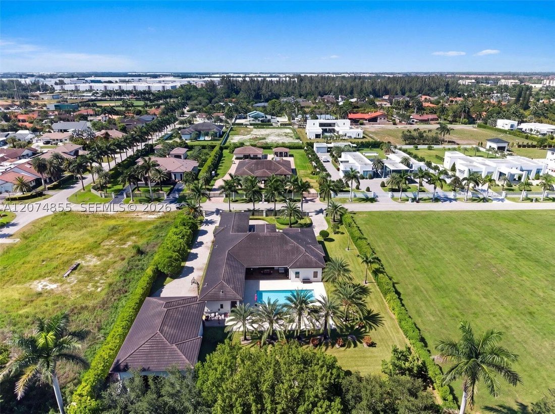 House in Miami Lakes, Florida, United States 2 - 18697307