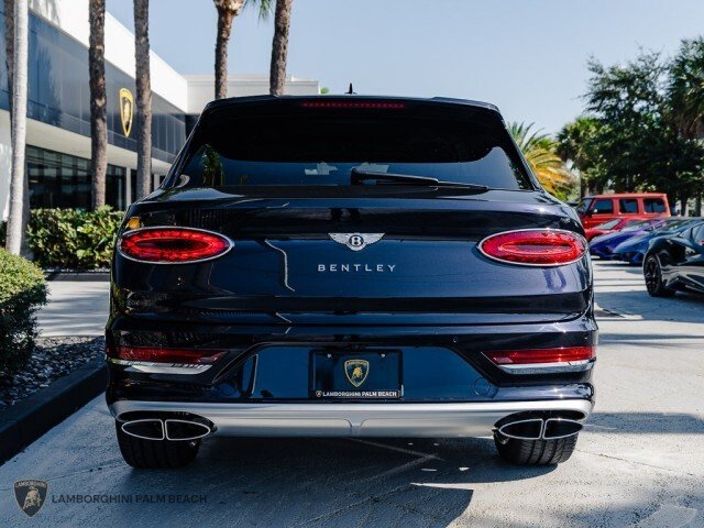 Suv in Palm Beach, FL, United States 5 - 18695992