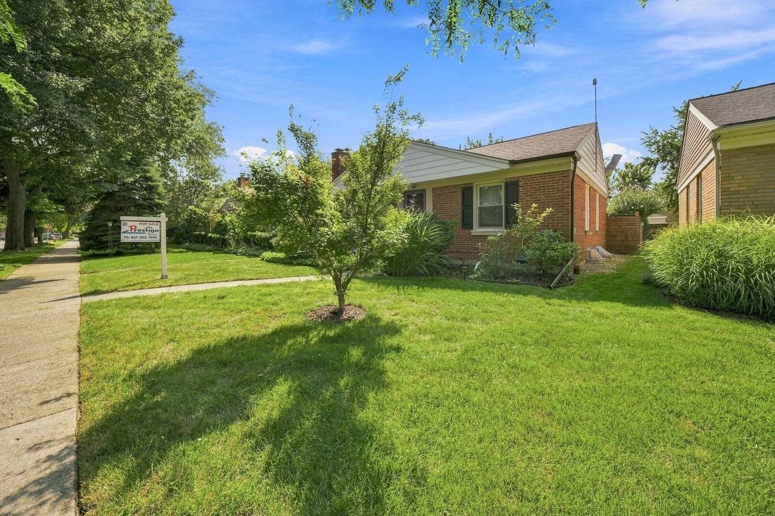 House in Skokie, Illinois, United States 3 - 18697803