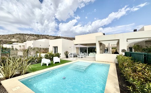 Villa in Algorfa, Valencian Community, Spain 1