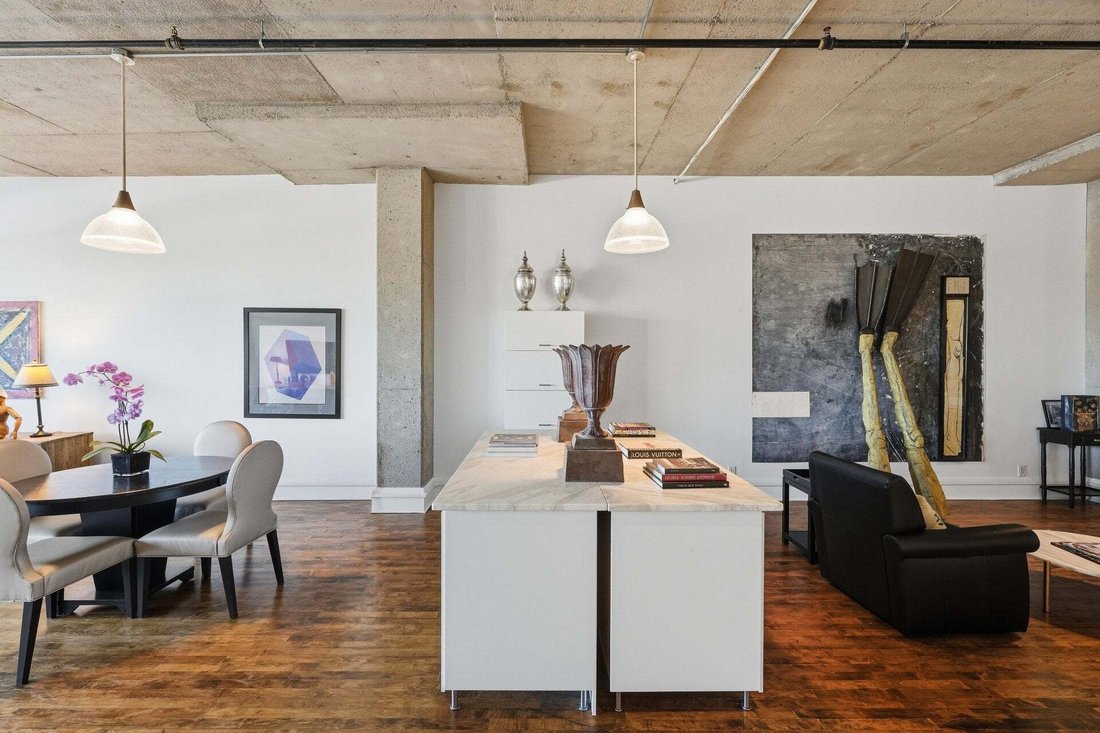 Condo in Montreal, Quebec, Canada 1 - 18699123
