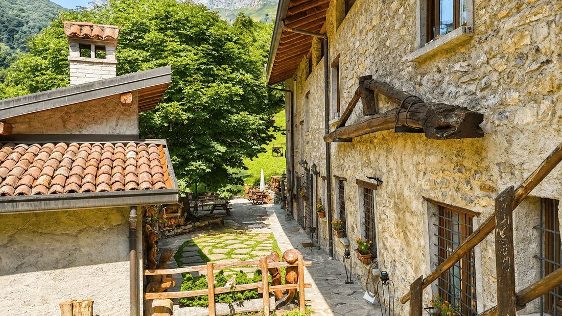 Villa in Pasturo, Lombardy, Italy 1 - 18699025