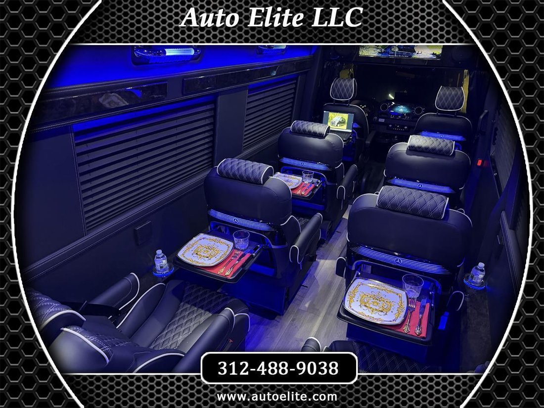 Limousine in Elkhart, Indiana, United States 1 - 12949968