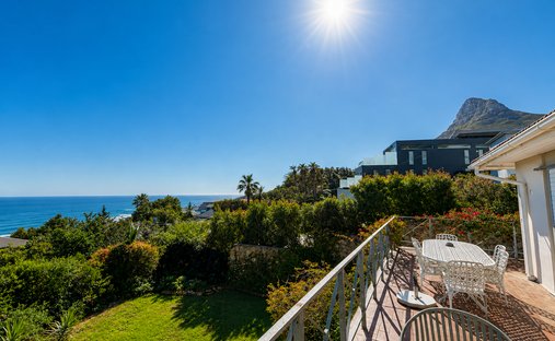 Country House in Bakoven, Cape Town, South Africa 1