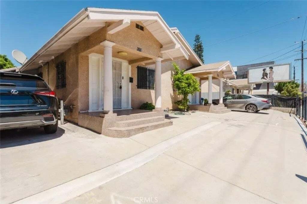 Los Angeles, California, United States 2 - 18698196