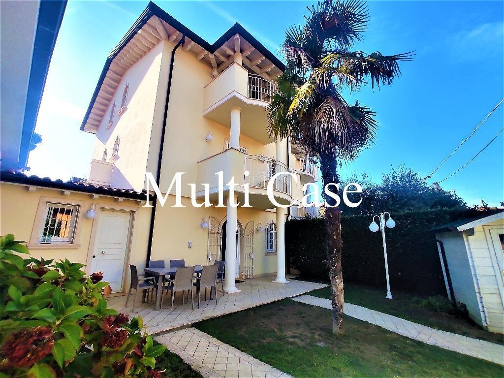 Villa in Motrone, Pietrasanta, Italy 1 - 18696773