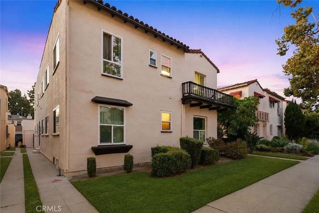 Los Angeles, California, United States 4 - 18698302