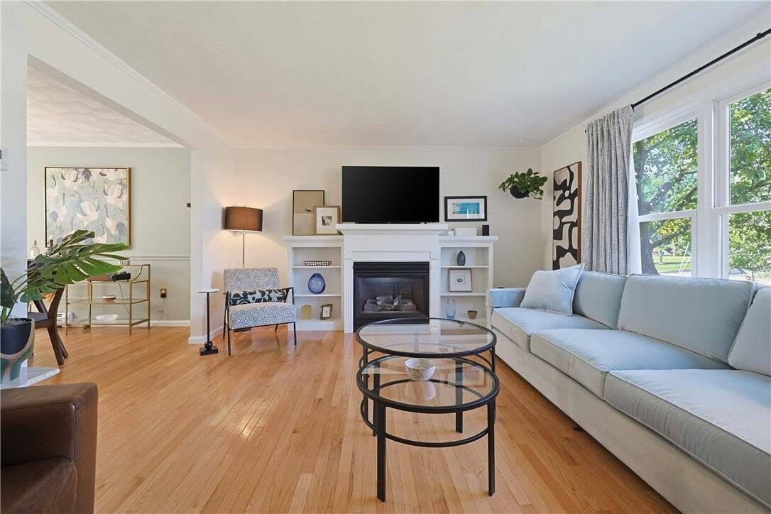 House in Cranston, Rhode Island, United States 3 - 18697482