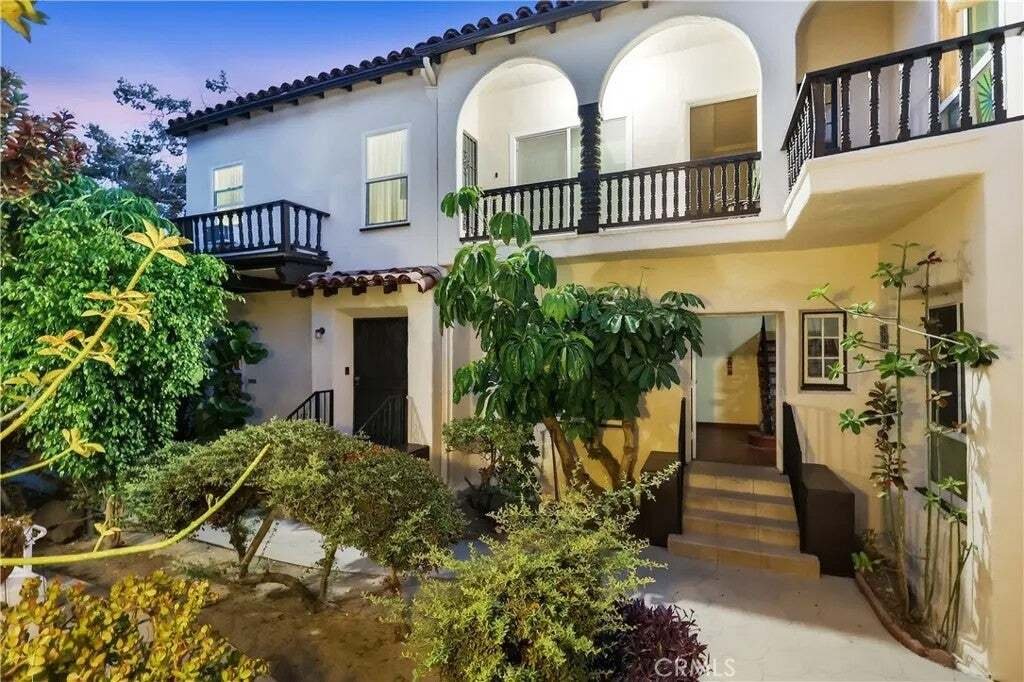 Los Angeles, California, United States 1 - 18698302