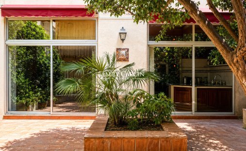 Villa in Avignon, Provence-Alpes-Côte d'Azur, France 1