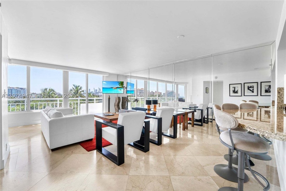 Condo in Miami Beach, Florida, United States 4 - 18697352