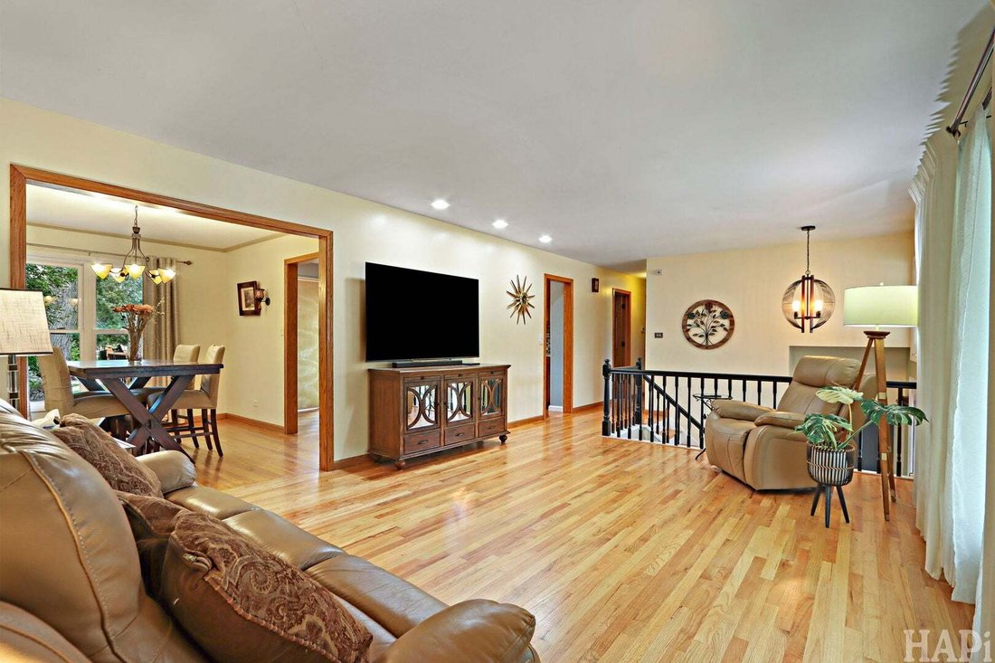 House in Elk Grove Village, Illinois, United States 4 - 18697773