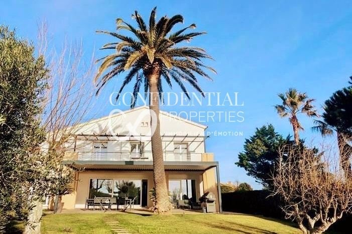 Villa in Les Issambres, Roquebrune-sur-Argens, France 1 - 17065695