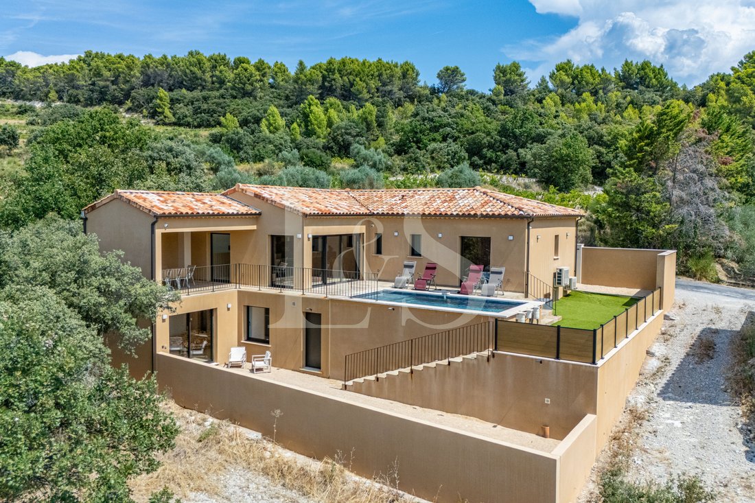 Villa in Vacqueyras, Provence-Alpes-Côte d'Azur, France 1 - 18698630