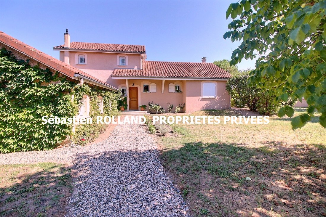 Villa in Boisset-lès-Montrond, Auvergne-Rhône-Alpes, France 2 - 18696425