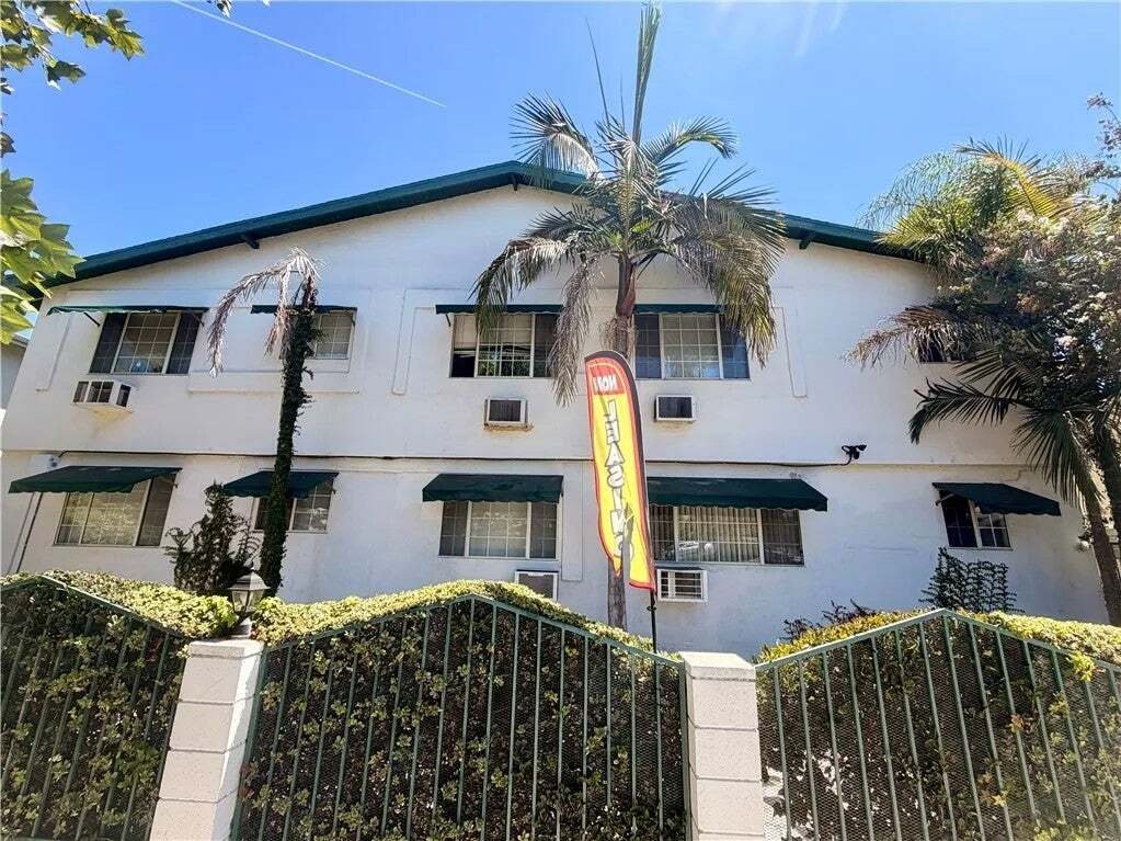 Los Angeles, California, United States 2 - 18698300