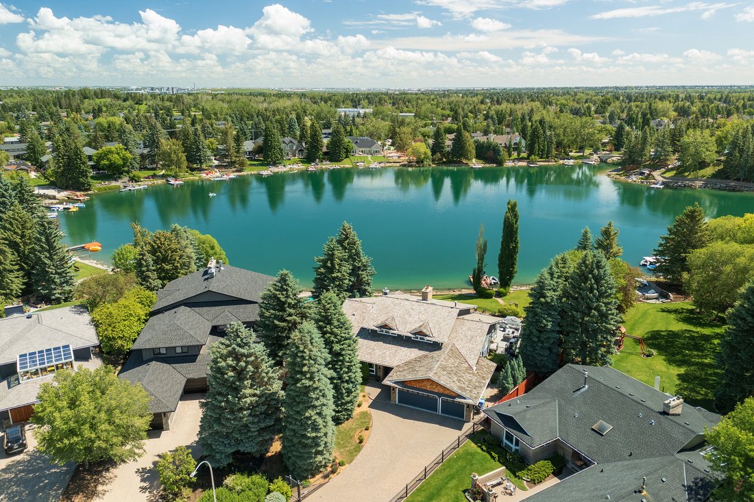 House in Calgary, Alberta, Canada 2 - 18696510