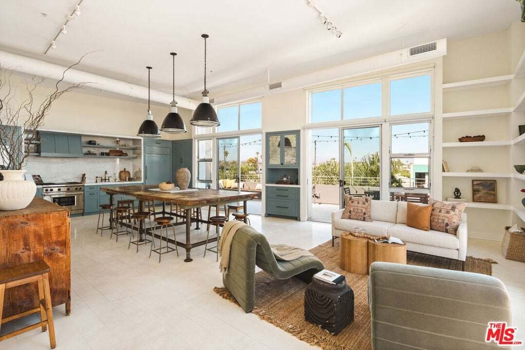 Condo in Los Angeles, California, United States 1 - 18697068