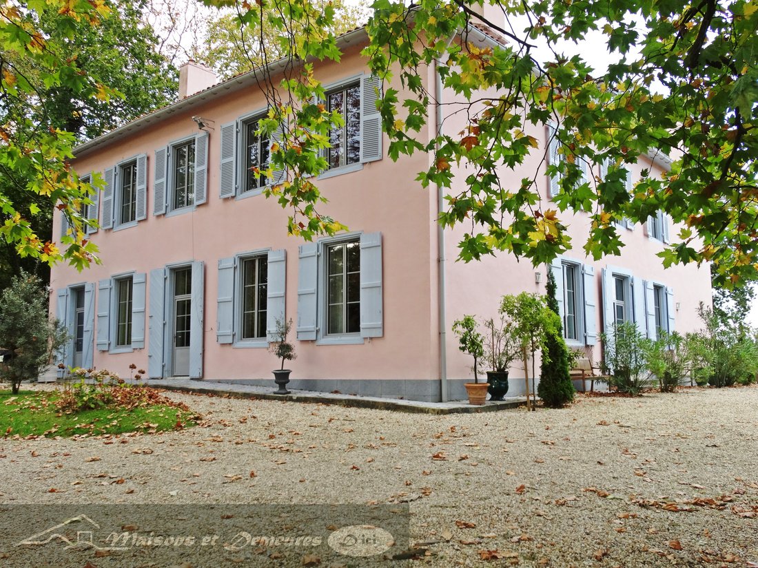 House in Saint-Pierre-d'Irube, Nouvelle-Aquitaine, France 1 - 18699137
