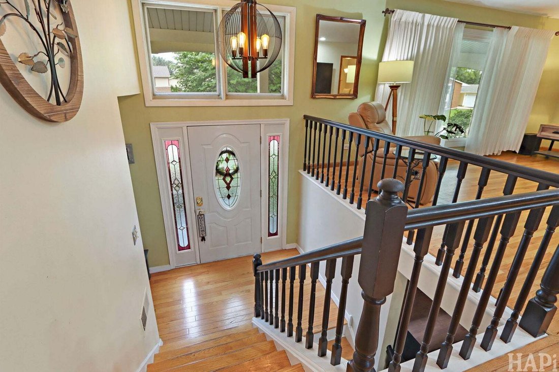 House in Elk Grove Village, Illinois, United States 2 - 18697773