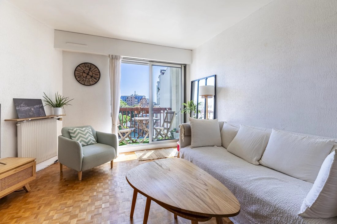 Apartment in Grange Aux Belles-Terrage, Paris 10e Arrondissement, Paris 1 - 18695985