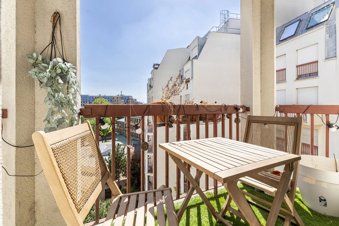 Apartment in Grange Aux Belles-Terrage, Paris 10e Arrondissement, Paris 2 - 18695985