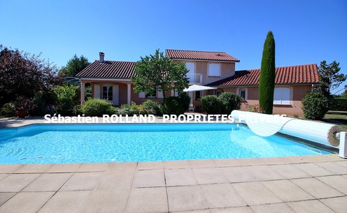 Villa in Boisset-lès-Montrond, Auvergne-Rhône-Alpes, France 1