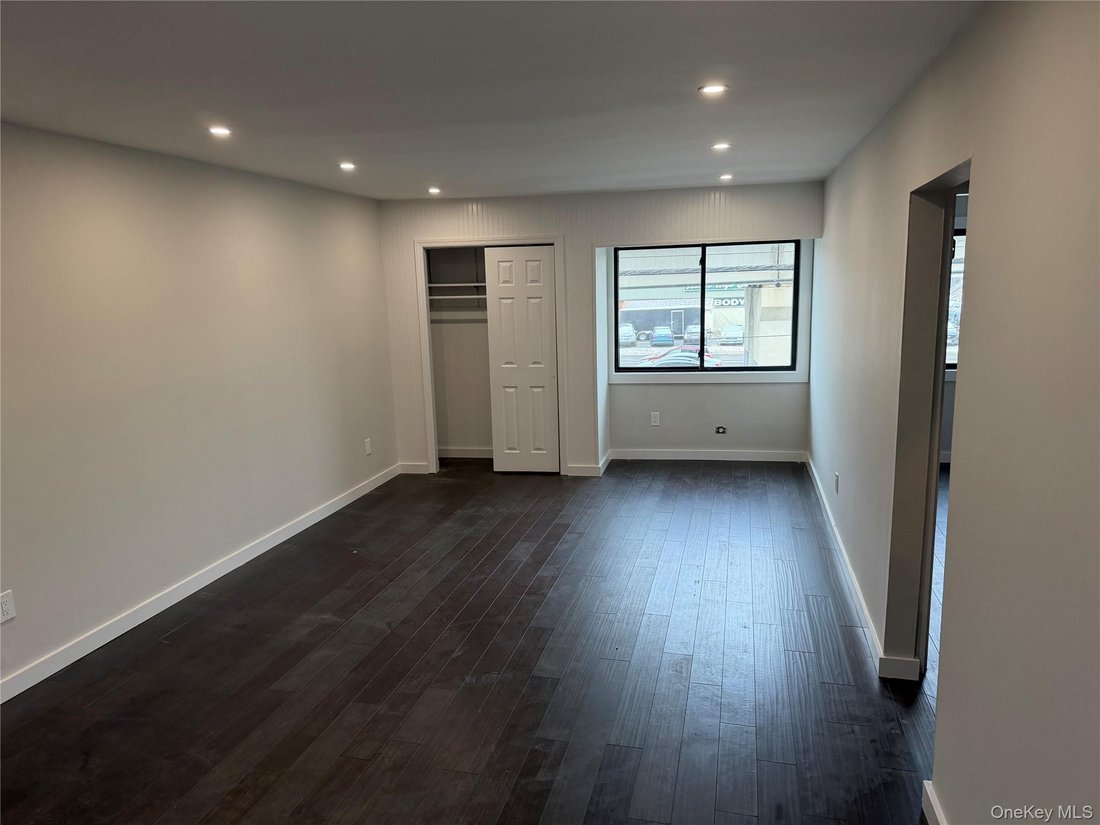 Lindenhurst, New York, United States 1 - 18698925
