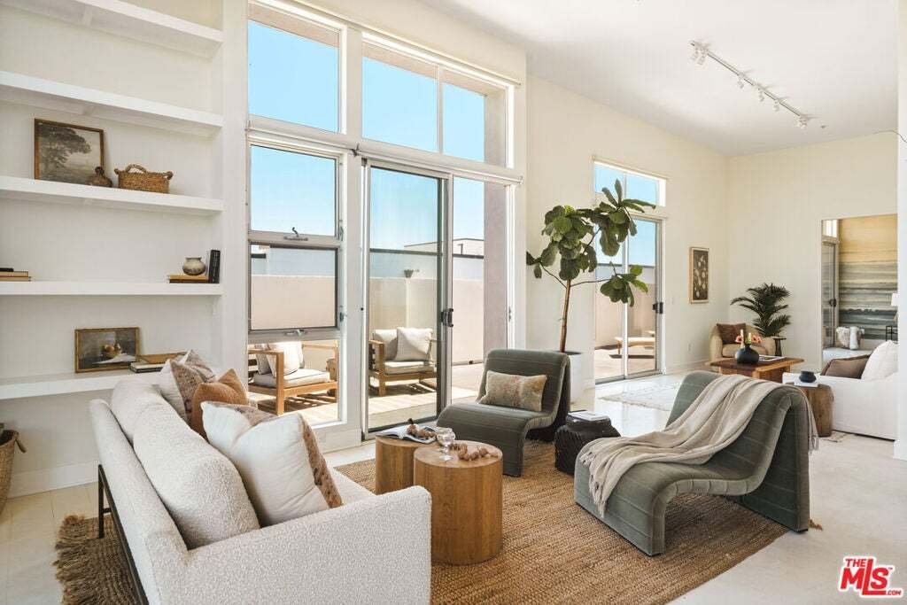 Condo in Los Angeles, California, United States 3 - 18697068