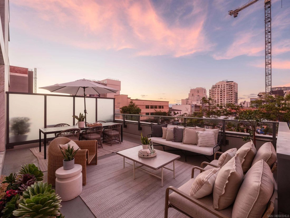 Condo in San Diego, California, United States 5 - 18698195