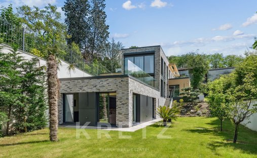 House in Sevres, Ile-de-France, France 1