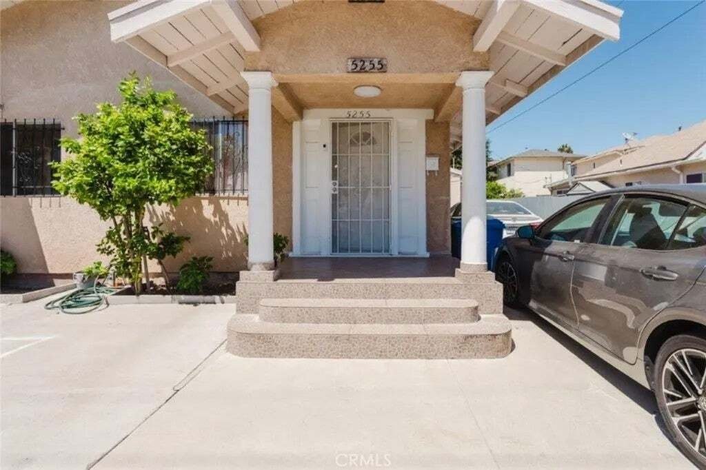 Los Angeles, California, United States 5 - 18698196