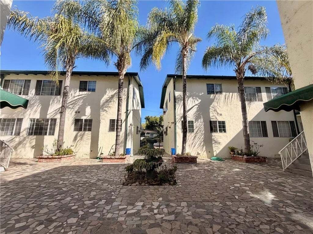 Los Angeles, California, United States 1 - 18698300