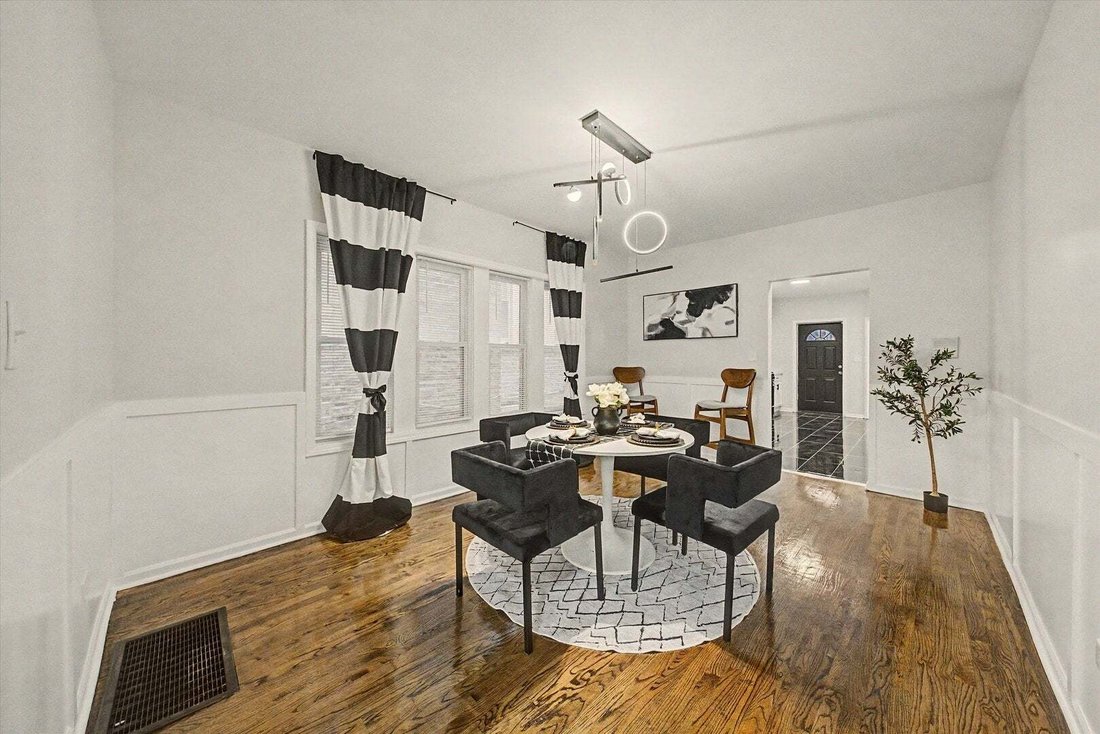 House in Chicago, Illinois, United States 5 - 18696083