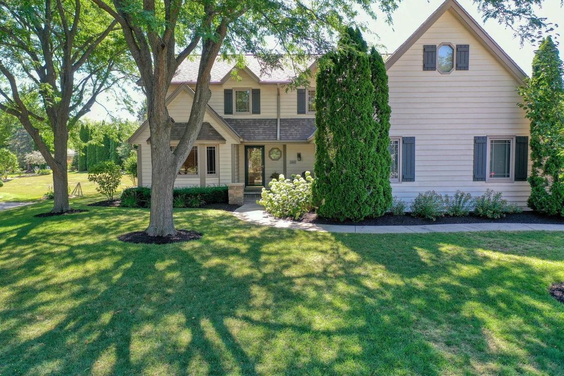 House in New Berlin, Wisconsin, United States 1 - 18696952