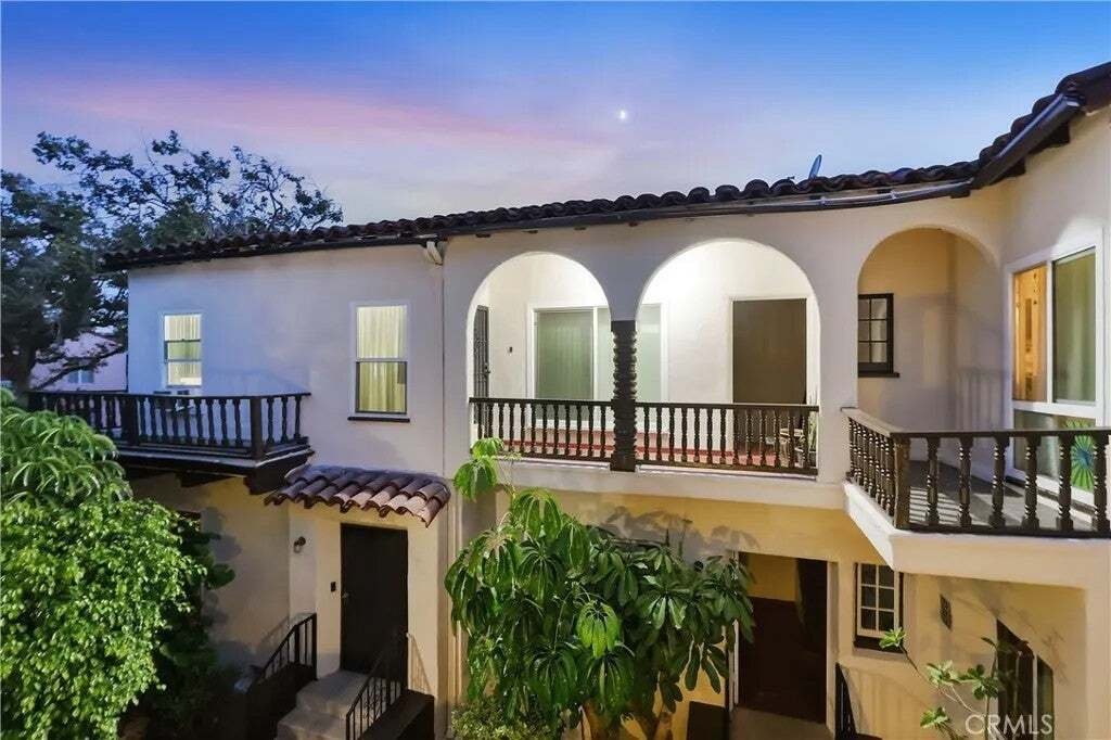 Los Angeles, California, United States 2 - 18698302