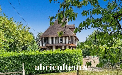House in Saint-Julien-sur-Calonne, Normandy, France 1