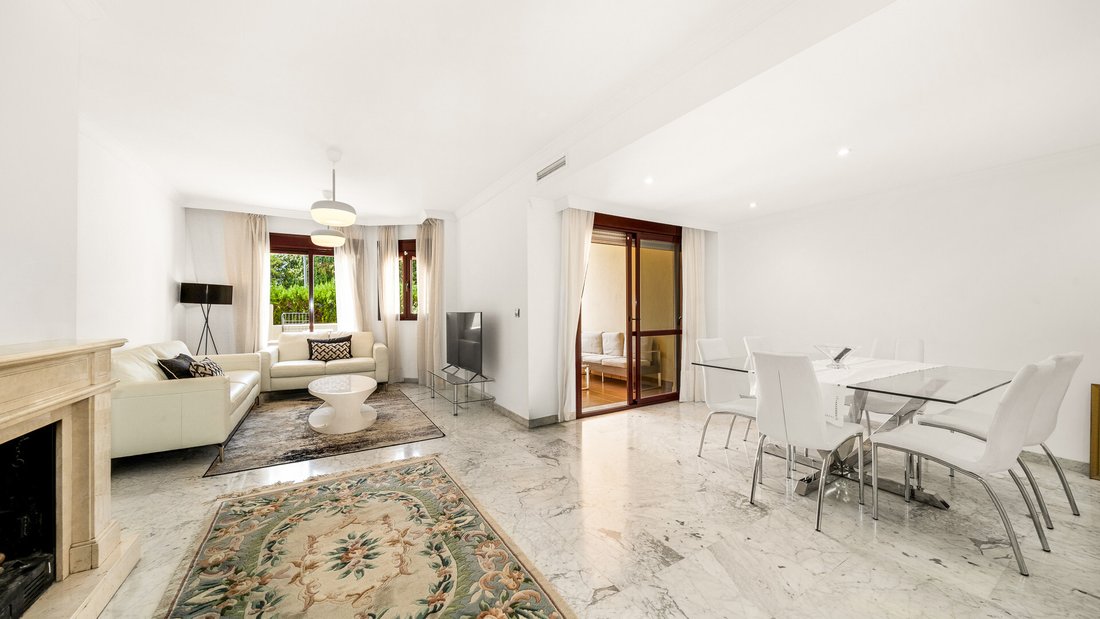 Townhouse in Golden Mile, Andalusia, Spain 3 - 18697058