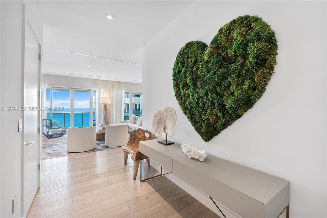Condo in Miami Beach, Florida, United States 5 - 18696299