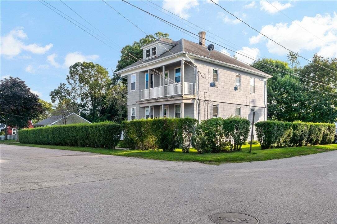 Warwick, Rhode Island, United States 1 - 18697450