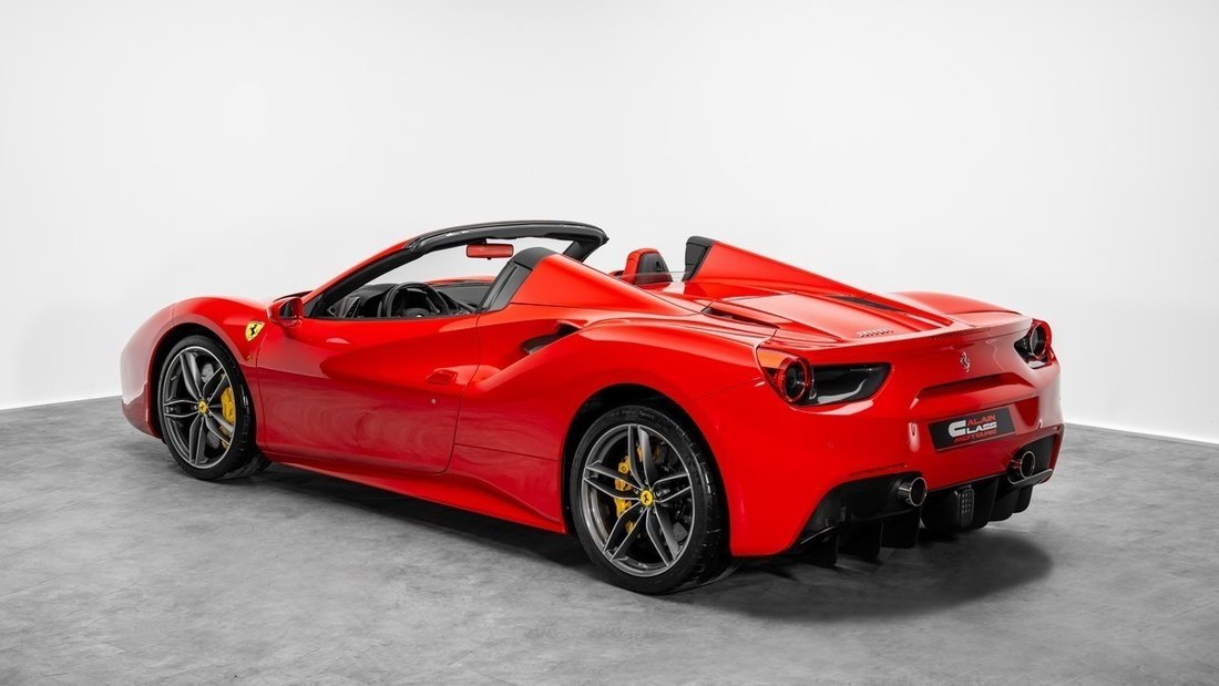 Cabriolet in Dubai, United Arab Emirates 2 - 18700448