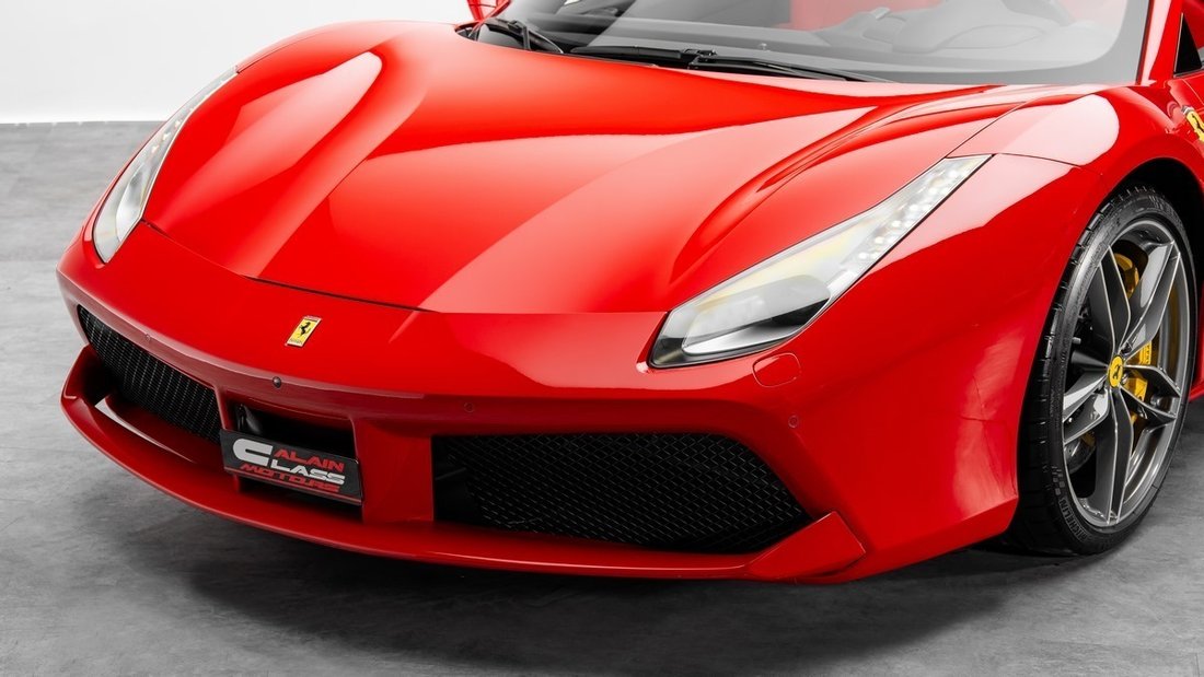 Cabriolet in Dubai, United Arab Emirates 5 - 18700448