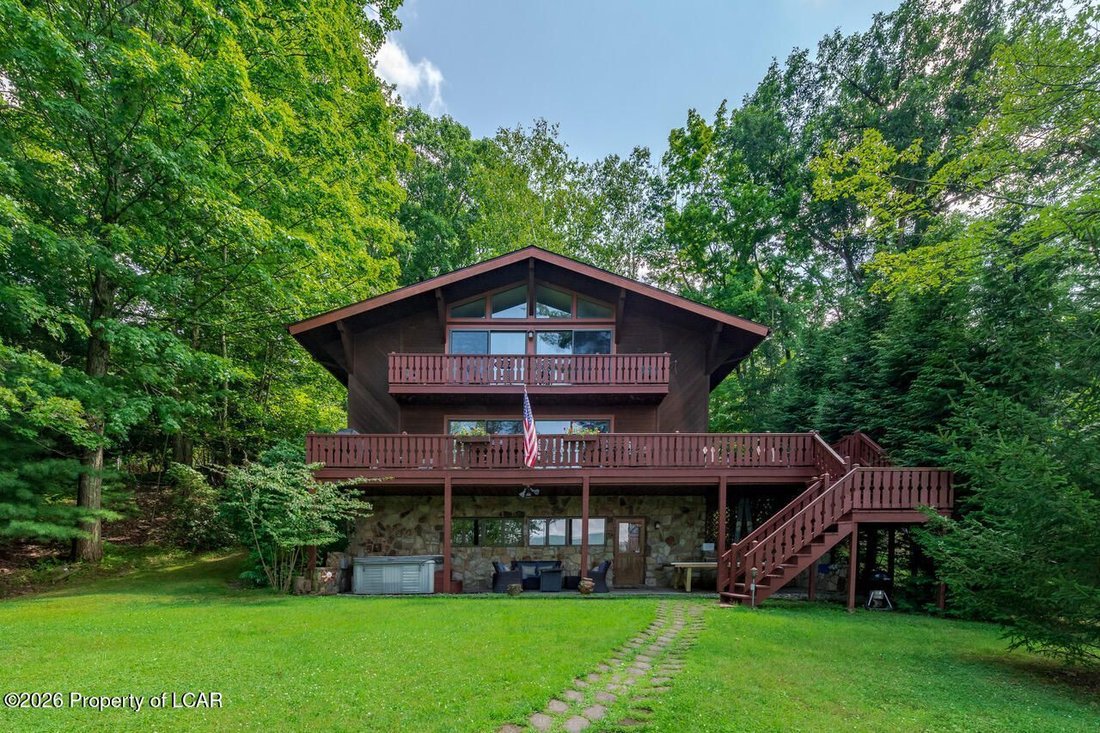 House in Drums, Pennsylvania, United States 1 - 18699925