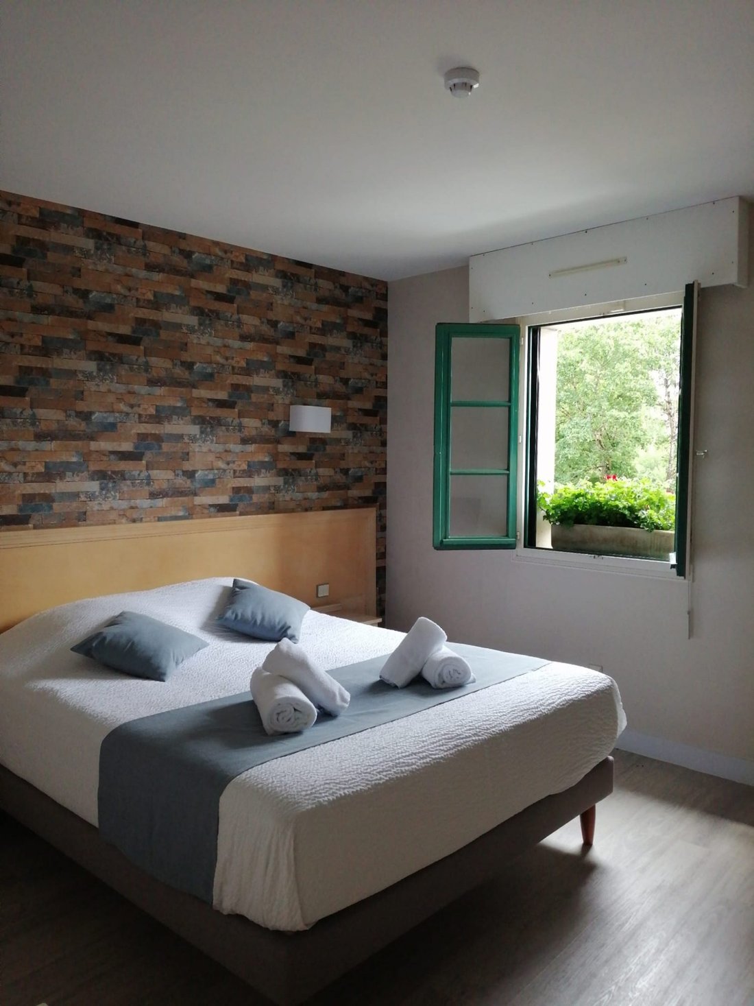Troo, Centre-Val de Loire, France 3 - 18700392