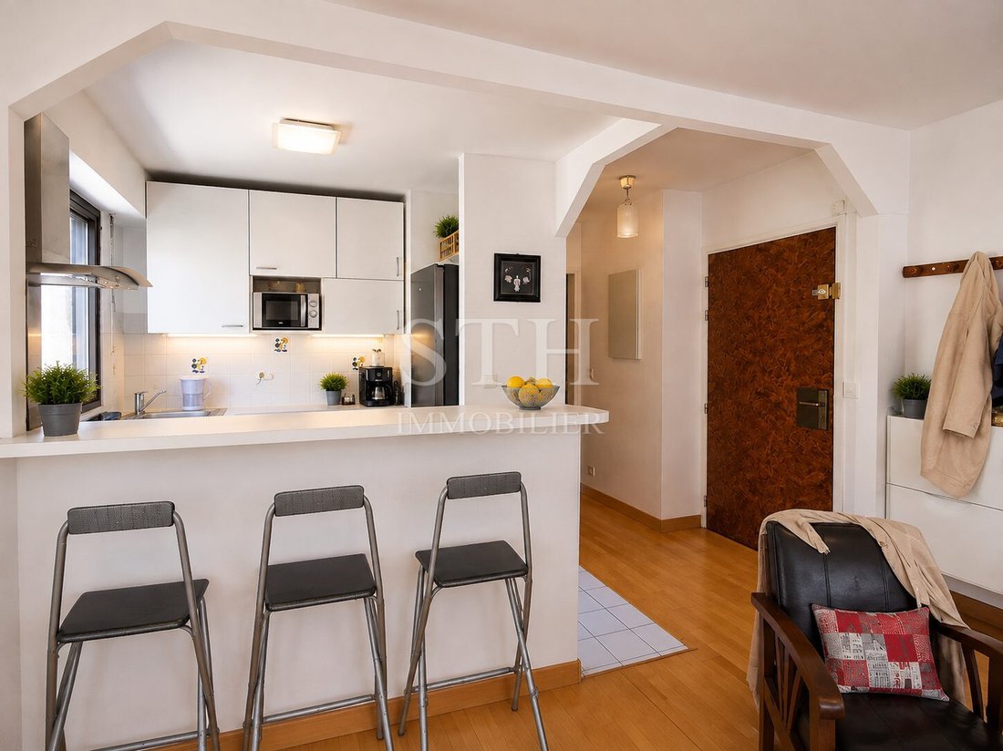 Apartment in Violet Commerce, Paris 15e Arrondissement, Paris 3 - 18700327
