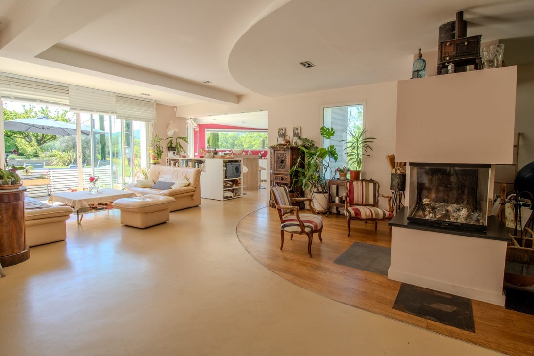 Villa in Fontaines-Saint-Martin, Auvergne-Rhône-Alpes, France 5 - 18700389
